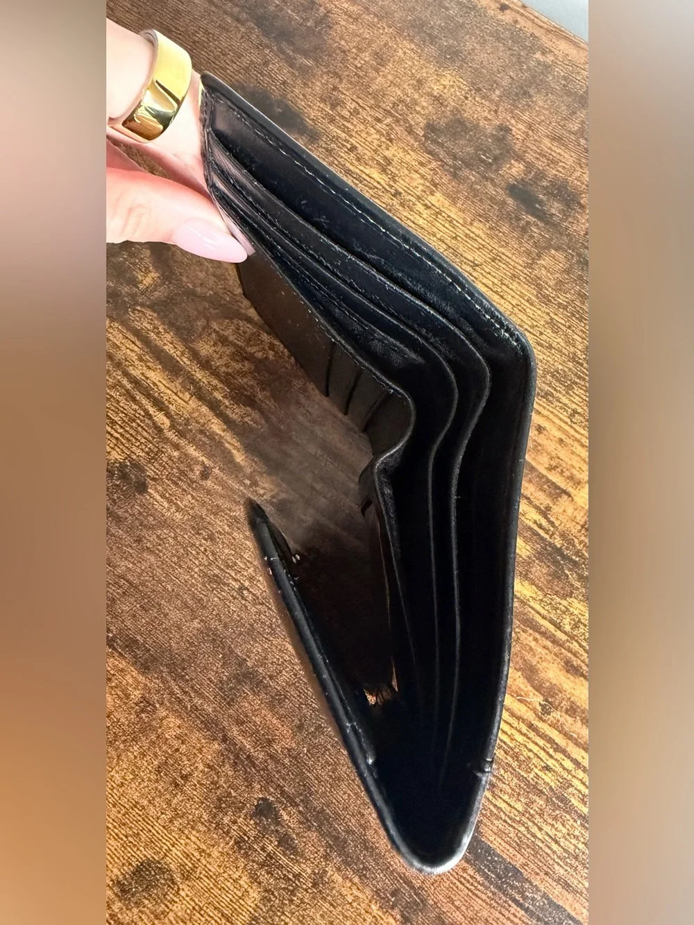 Bosca compact bifold slots